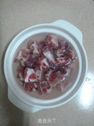 豉香黄豆排骨盅的做法步骤:3