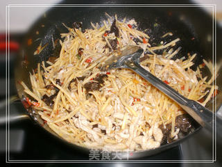 鱼香肉丝的做法步骤:11