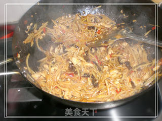 鱼香肉丝的做法步骤:12