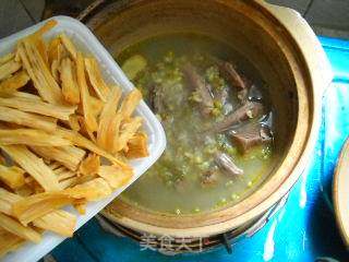 绿豆腐竹煲乳鸽的做法步骤：7