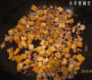 榨菜豆丁的做法步骤:2