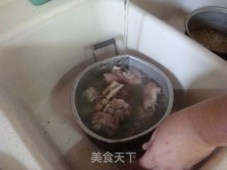 红烧黄豆猪蹄的做法步骤：2