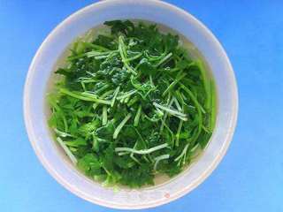 芹菜炒豆腐皮的做法步骤:4