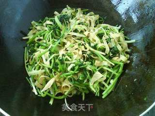 芹菜炒豆腐皮的做法步骤:8
