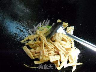 韭苔腐竹炒肉丝的做法步骤：4