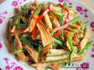韭苔腐竹炒肉丝的做法步骤：8