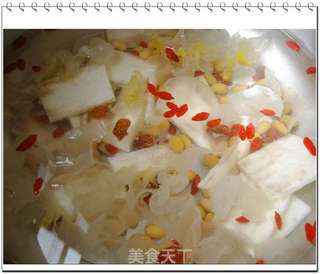 滋润养颜--山药枸杞糖水的做法步骤:2
