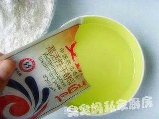 鲜虾披萨的做法步骤:2
