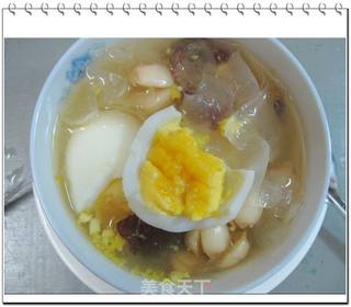 雪耳红枣莲子鸡蛋糖水的做法步骤:5