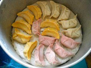 彩色牛肉馅蒸饺的做法步骤:13
