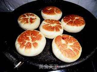 改为煎方法—馒头配方【烙豆沙饼】的做法步骤：10