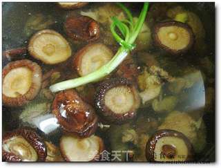 花菇苦瓜乌鸡汤的做法步骤:4