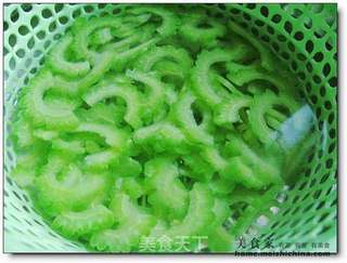 花菇苦瓜乌鸡汤的做法步骤:6