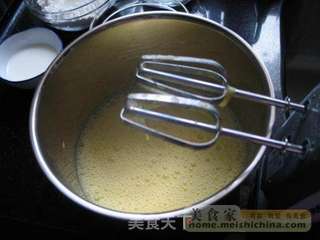椰香蛋糕的做法步骤:2