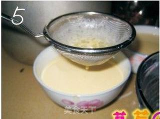 牛奶鸡蛋布丁的做法步骤:5