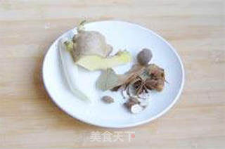卤鸭掌的做法步骤:2