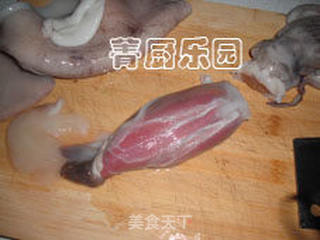 秋天餐桌上时令美食——彩椒韭菜花爆鱿鱼的做法步骤:5