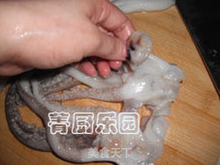 秋天餐桌上时令美食——彩椒韭菜花爆鱿鱼的做法步骤:6
