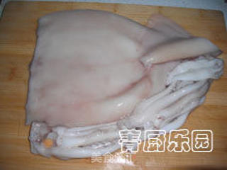 秋天餐桌上时令美食——彩椒韭菜花爆鱿鱼的做法步骤:9