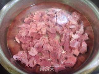 山寨广式焖牛腩的做法步骤：1