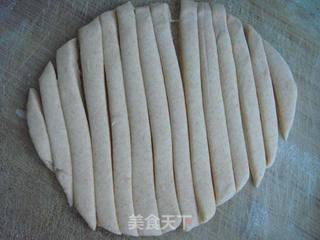 韭菜鸡蛋炒猫耳朵的做法步骤:2