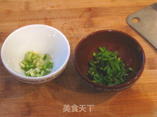 传统中式面食——飘香葱油饼（如何做出层次分明的饼）的做法步骤：1