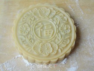 百花照福——蜜饯月饼的做法步骤：11