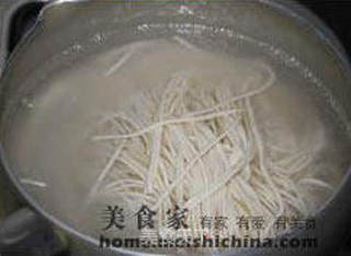 西红柿鸡蛋面的做法步骤：8
