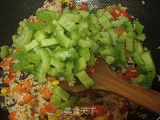 蚝油杂蔬炒饭的做法步骤：11