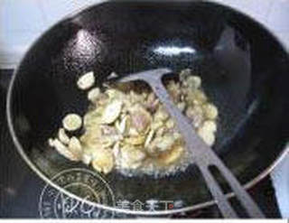 谁都可以做得得心应手的家常快炒——鲜辣杏鲍菇炒肉片的做法步骤:6