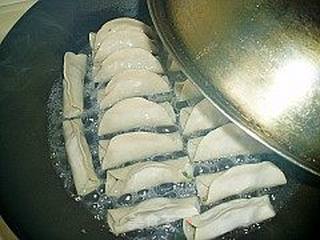 香菇青菜素锅贴的做法步骤:5
