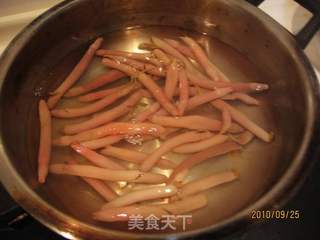卷心海肠的做法步骤：3