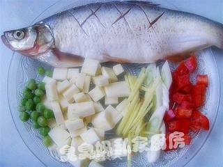 白汁鳜鱼的做法步骤:2