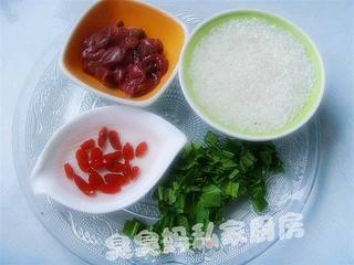 枸杞猪肝粥的做法步骤：2