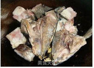 鱼头萝卜汤的做法步骤:4