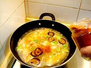 西班牙海鲜锅仔饭的做法步骤:11