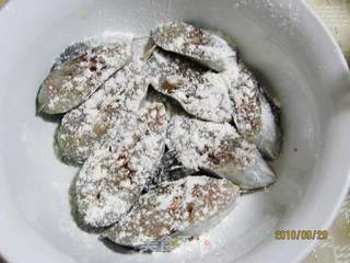 茄子啤酒炖鲅鱼的做法步骤:4