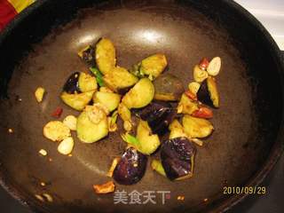 茄子啤酒炖鲅鱼的做法步骤:7