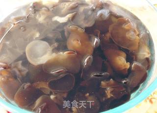 黑木耳炖猪蹄。的做法步骤:4