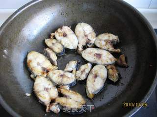 与小白菜同炖的鲅鱼的做法步骤:5