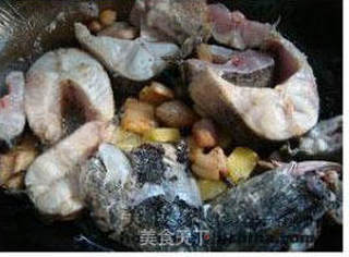 财鱼焖藕的做法步骤:4