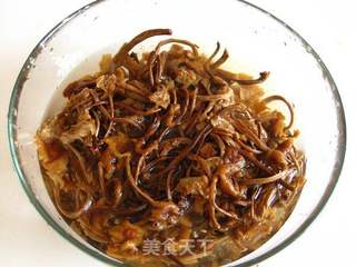 茶树菇烧五花肉的做法步骤:2