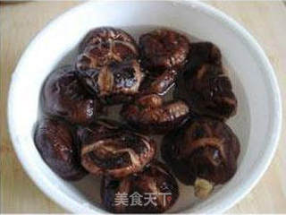 红烧香菇鸡块的做法步骤：1