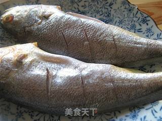 红烧黄花鱼的做法步骤:2