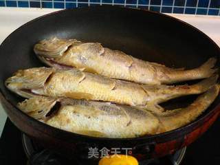 酱焖黄花鱼的做法步骤:6