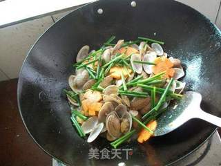 姜葱爆花蛤的做法步骤:5