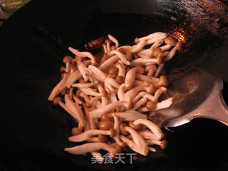 双笋素炒蟹味菇的做法步骤:5
