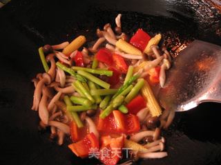 双笋素炒蟹味菇的做法步骤:7