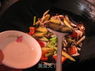 双笋素炒蟹味菇的做法步骤:8
