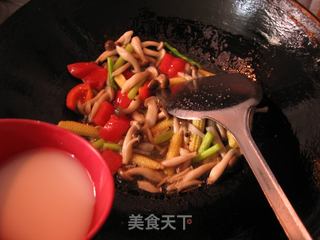 双笋素炒蟹味菇的做法步骤:10